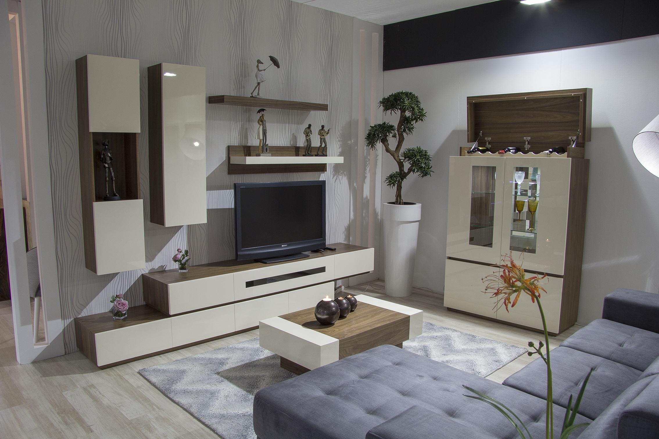 Sala Estar MCC em Nogueira c/Frentes em Lacado Alto Brilho
